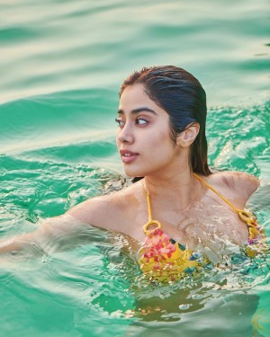 Janhvi Kapoor (aka) JahnaviKaapoor