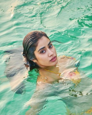 Janhvi Kapoor (aka) JahnaviKaapoor