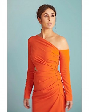 Kareena Kapoor (aka) Kareena Kapur