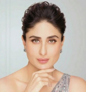 Kareena Kapoor (aka) Kareena Kapur