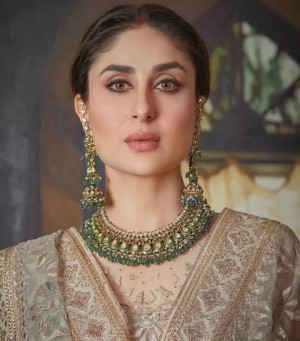 Kareena Kapoor (aka) Kareena Kapur