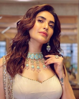 Karishma Tanna (aka) KarishmaTanna