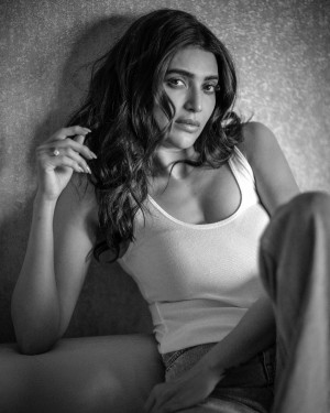 Karishma Tanna (aka) KarishmaTanna