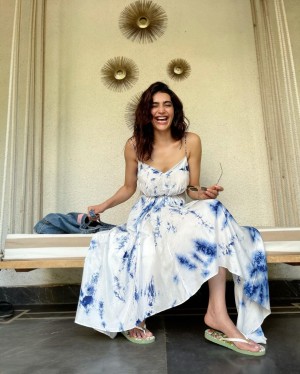 Karishma Tanna (aka) KarishmaTanna