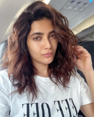 Karishma Tanna (aka) KarishmaTanna