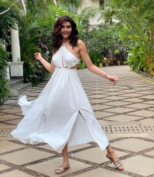 Karishma Tanna (aka) KarishmaTanna