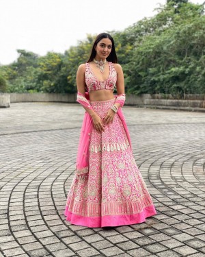 Kiara Advani (aka) Kiara Advanai