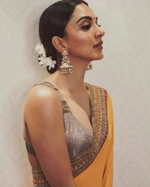 Kiara Advani (aka) Kiara Advanai