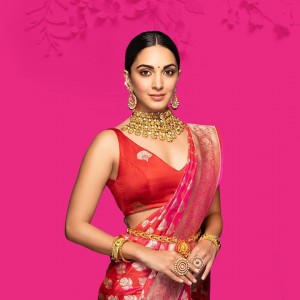 Kiara Advani (aka) Kiara Advanai