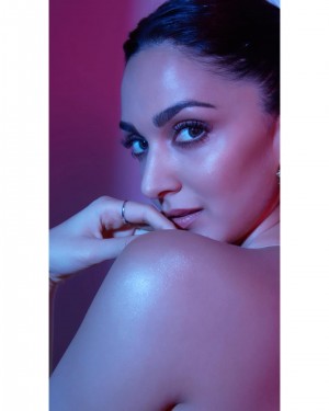 Kiara Advani (aka) Kiara Advanai