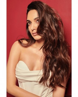 Kiara Advani (aka) Kiara Advanai