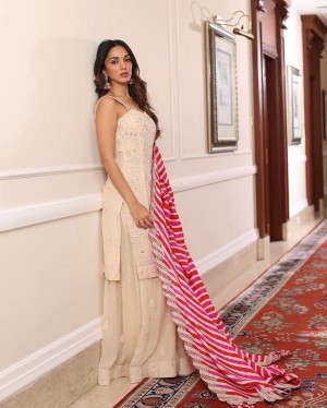 Kiara Advani (aka) Kiara Advanai