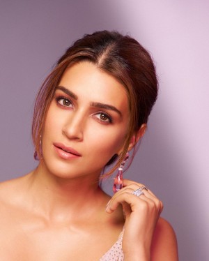 Kriti Sanon (aka) KritiSanoon