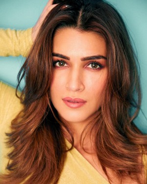 Kriti Sanon (aka) KritiSanoon