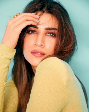 Kriti Sanon (aka) KritiSanoon