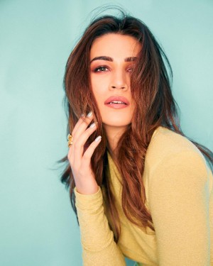 Kriti Sanon (aka) KritiSanoon