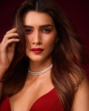 Kriti Sanon (aka) KritiSanoon