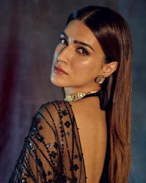 Kriti Sanon (aka) KritiSanoon