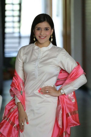 Mannara Chopra (aka) MannaraChopra