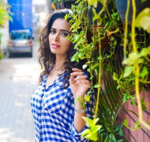 Meenakshi Dixit (aka) MeenakshI