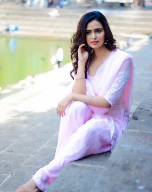 Meenakshi Dixit (aka) MeenakshI