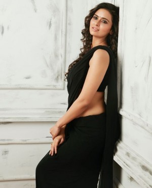 Meenakshi Dixit (aka) MeenakshI