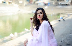 Meenakshi Dixit (aka) MeenakshI