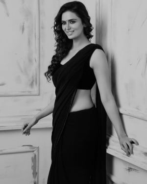 Meenakshi Dixit (aka) MeenakshI