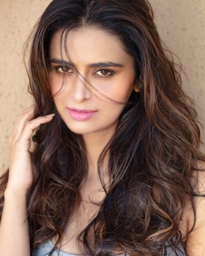 Meenakshi Dixit (aka) MeenakshI