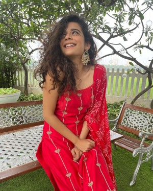 Mithila Palkar (aka) Mithila