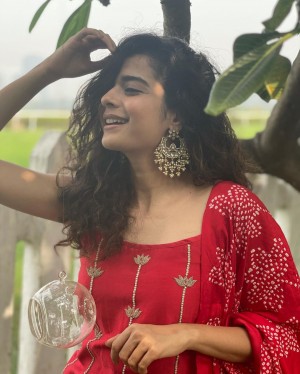 Mithila Palkar (aka) Mithila