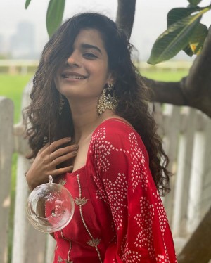 Mithila Palkar (aka) Mithila