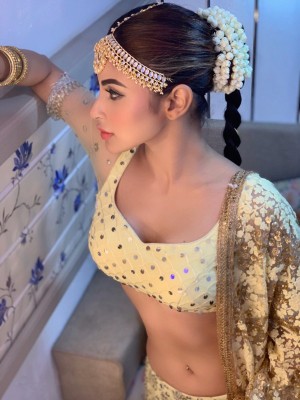 Mouni Roy (aka) MouniRoy