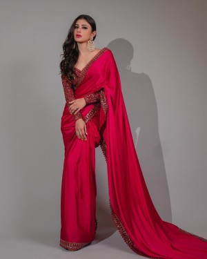 Mouni Roy (aka) MouniRoy