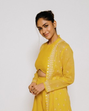 Mrunal Thakur (aka) Mrunal