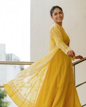 Mrunal Thakur (aka) Mrunal