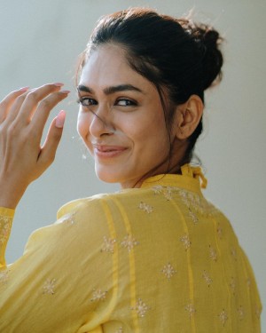 Mrunal Thakur (aka) Mrunal