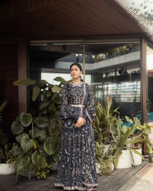 Mrunal Thakur (aka) Mrunal