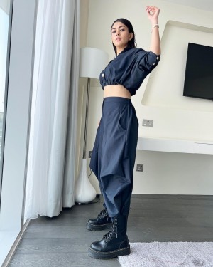 Mrunal Thakur (aka) Mrunal