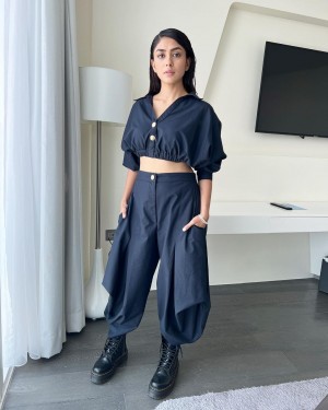 Mrunal Thakur (aka) Mrunal