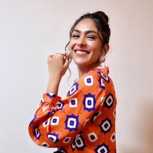 Mrunal Thakur (aka) Mrunal