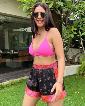 Mrunal Thakur (aka) Mrunal