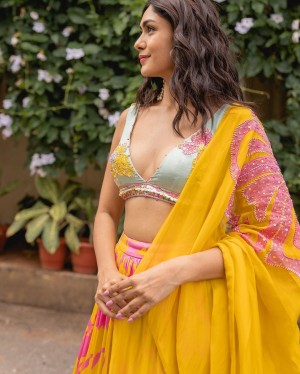 Mrunal Thakur (aka) Mrunal