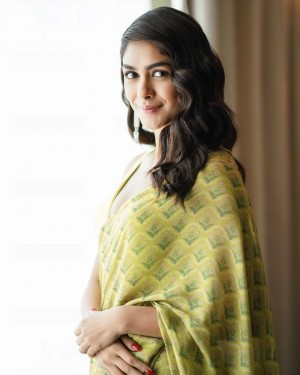 Mrunal Thakur (aka) Mrunal