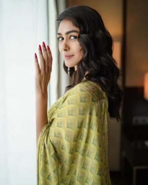 Mrunal Thakur (aka) Mrunal