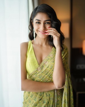 Mrunal Thakur (aka) Mrunal