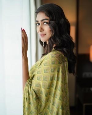 Mrunal Thakur (aka) Mrunal