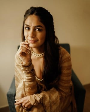 Mrunal Thakur (aka) Mrunal