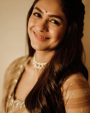 Mrunal Thakur (aka) Mrunal