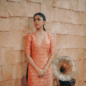 Mrunal Thakur (aka) Mrunal